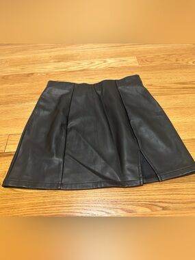 NWOT vegan leather skirt